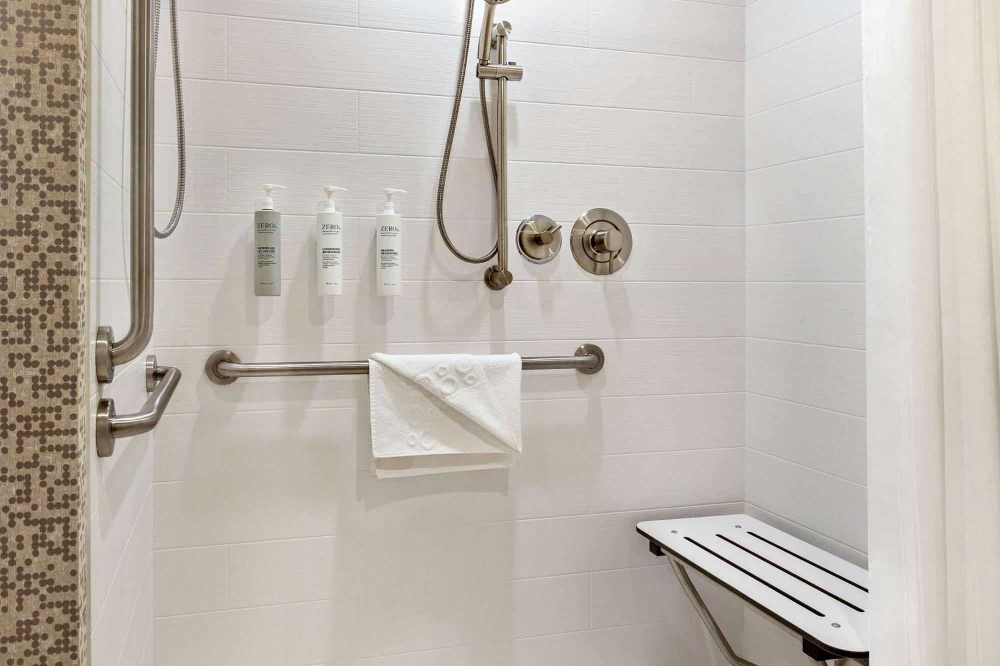 Home2 Suites By Hilton Minneapolis University Area Экстерьер фото