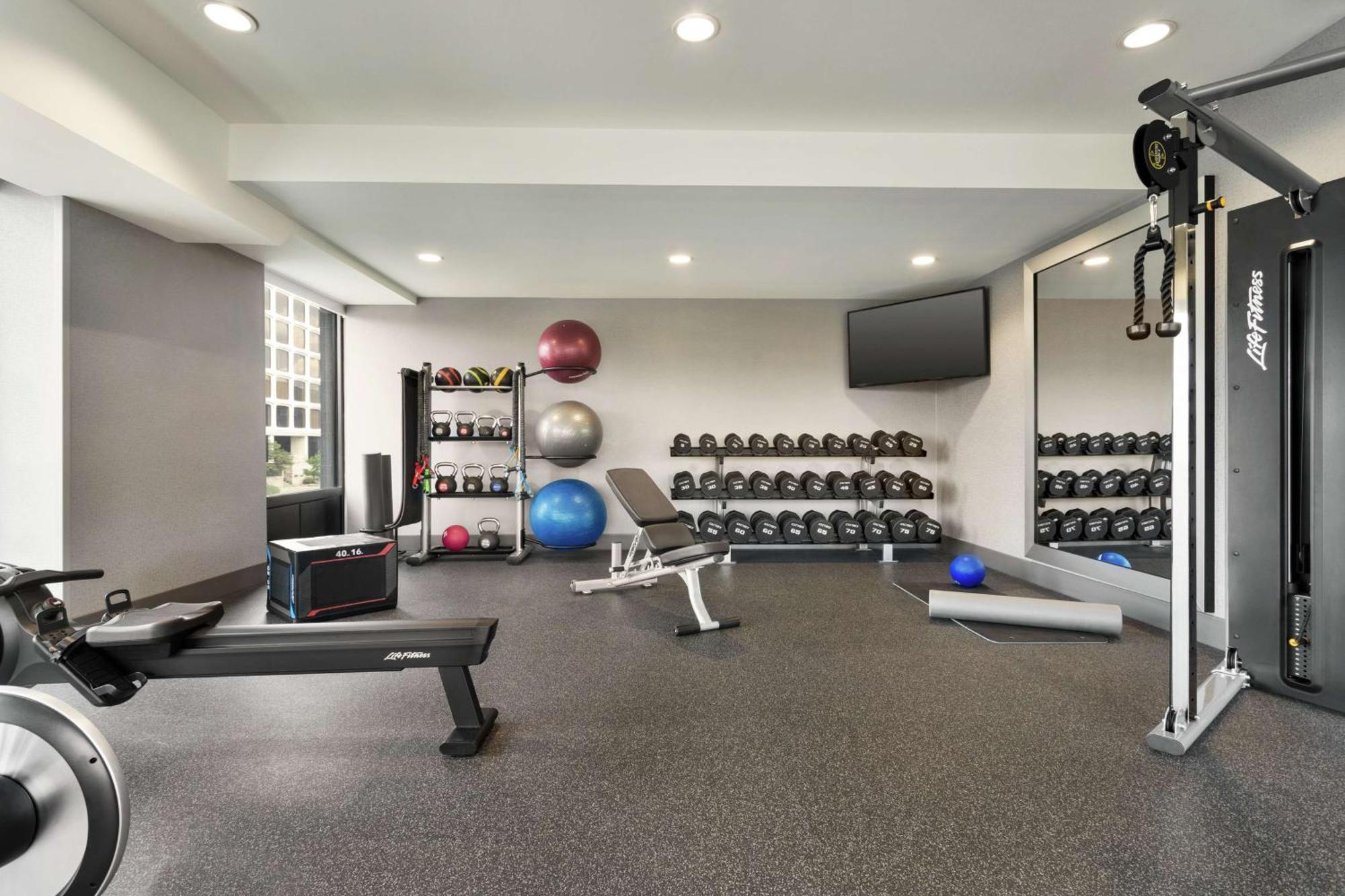 Home2 Suites By Hilton Minneapolis University Area Экстерьер фото